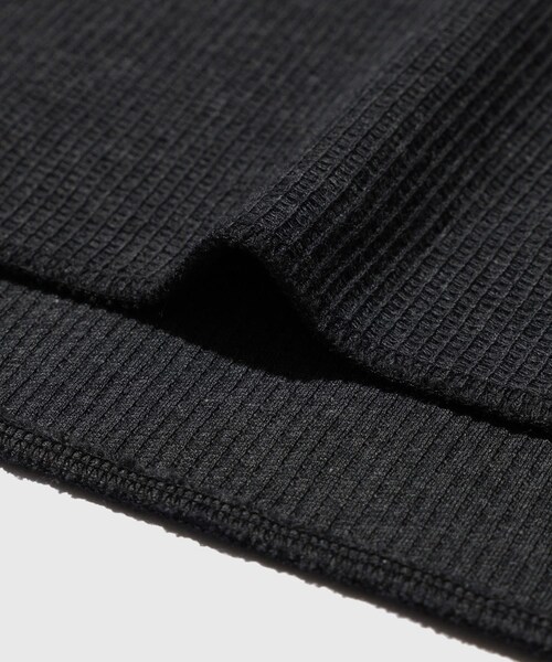 ADAM ET ROPE'(アダムエロペ)の「【blurhmsROOTSTOCK】Rough&Smooth Thermal Over NeckL/S(Tシャツ/カットソー・メンズ・ブラック/チャコール/ホワイト・2/3)」の13枚目の写真