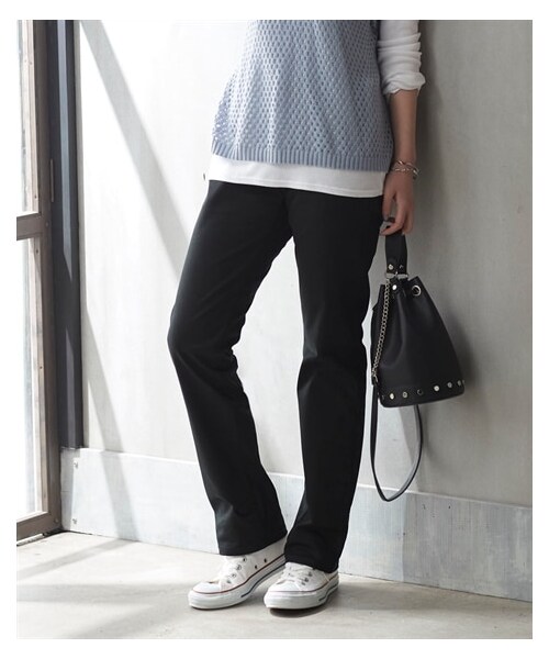 nissen（ニッセン）の「大きいサイズ すごのびストレッチツイルストレートパンツ（選べる太もも）（選べる２レングス）（チノパンツ・レディース・黒/ベージュ/ブルーグリーン/アイボリー/ダークグリーン/ダスティーブルー/パープルネイビー/プラムパープル/グレイッシュカーキ/キャラメルブラウン/オリーブカーキ/ビターキャラメル/キナリ/ネイビー(NET限定色)/スモーキーブルー/ミストモカ/アイスグレー/モスカーキ・73/76/80/84/88/92/96/98/106/114/122）」の4枚目の写真