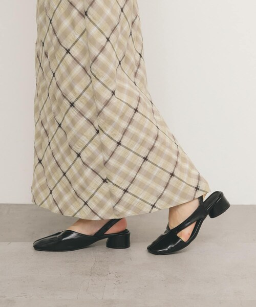 KBF（ケイビーエフ）の「アシンメトリーストラップパンプス（パンプス・レディース・BLACK/CAMEL・36/37/38）」の5枚目の写真