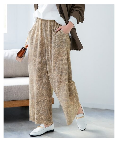 nissen（ニッセン）の「＜大きいサイズ＞ラクしてキレイ見え選べるプリ―ツパンツ（ゆったりヒップ）（パンツ・レディース・黒系マルチストライプ/黒系ドット/モカ系ボタニカル柄/ネイビー系アラベスク柄/オフホワイト系小花柄・L/LL/3L/4L/5L/6L/8L/10L）」の7枚目の写真