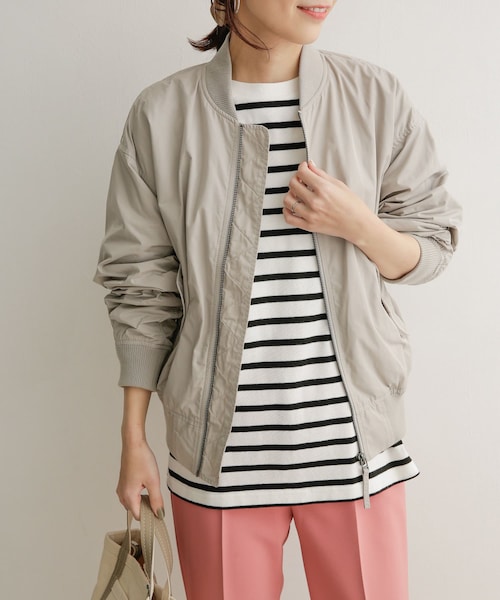 URBAN RESEARCH DOORS（アーバンリサーチドアーズ）の「MA-1コンパクトジャケット（MA-1・レディース・KHAKI/L/GRAY・1）」の5枚目の写真