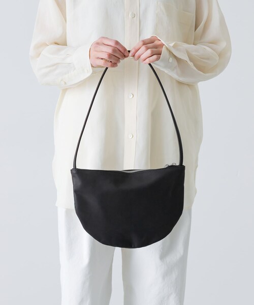 かぐれ（カグレ）の「MORMYRUS　ハーフムーンバッグ（ハンドバッグ・レディース・BLACK・Free）」の4枚目の写真