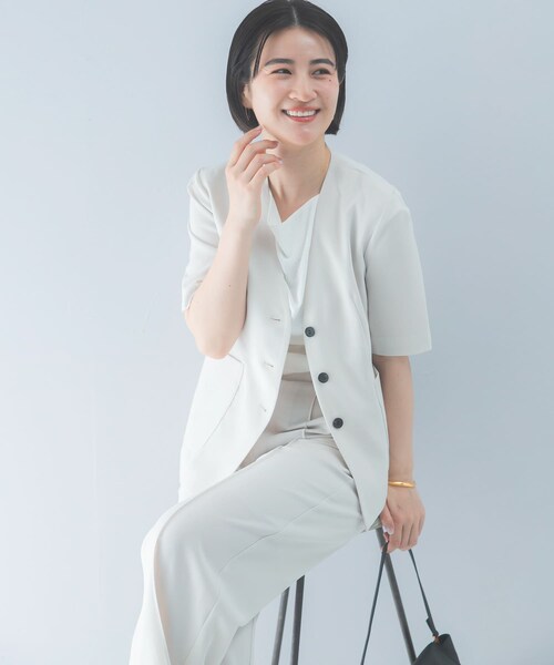 URBAN RESEARCH ROSSO(アーバンリサーチロッソ)の「クールタッチ 防シワ ハーフスリーブジャケット(ノーカラージャケット・レディース・GREIGE/DARK NAVY・Free)」の3枚目の写真