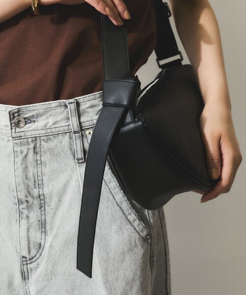 ADAM ET ROPE'(アダムエロペ)の「【WEB限定】・【サステナブル】ムスビショルダーバッグ(ショルダーバッグ・レディース・ブラック/オフホワイト/カーキ・F)」の9枚目の写真