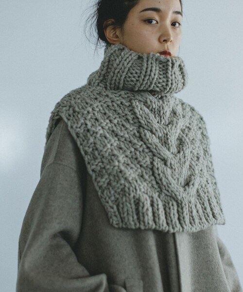 かぐれ（カグレ）の「ペルーショルダーニットウォーマー（ネックウォーマー/スヌード・レディース・IVORY/GRAY・FREE）」の2枚目の写真