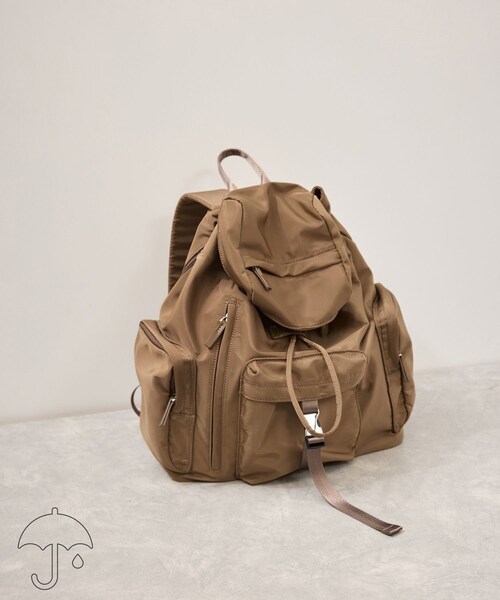 ADAM ET ROPE'(アダムエロペ)の「【WEB限定】撥水アウトポケットリュック(バックパック/リュック・レディース・ブラック/ブラウン系・F)」の2枚目の写真