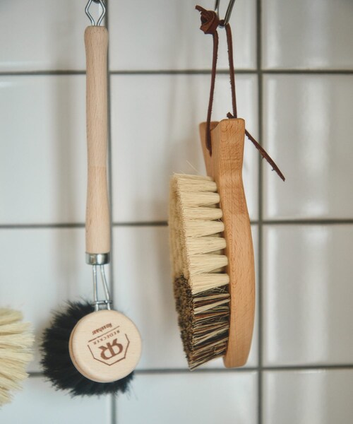 URBAN RESEARCH DOORS(アーバンリサーチドアーズ)の「REDECKER 魚型ベジタブルブラシ(その他雑貨・メンズ・-・-)」の1枚目の写真