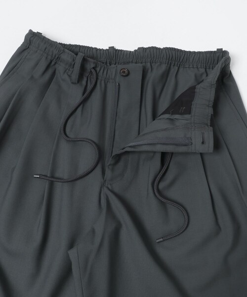 URBAN RESEARCH（アーバンリサーチ）の「MARKAWARE　TRIPLE PLEATED EASY TR（その他パンツ・メンズ・BEIGE/CHARCOAL/BLACK・1/2）」の12枚目の写真