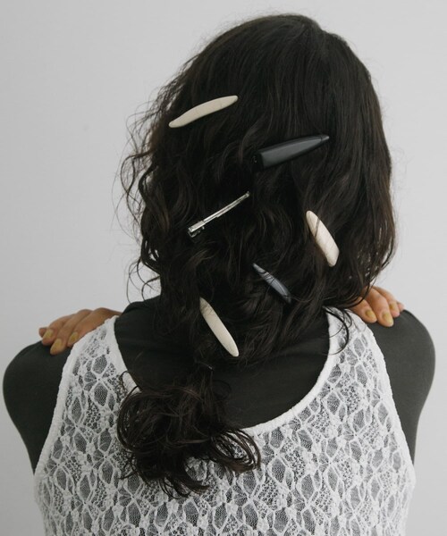 URBAN RESEARCH（アーバンリサーチ）の「decor『デコール』　2P Oval hair clip（バレッタ/ヘアクリップ・レディース・BLACK/IVORY・-）」の5枚目の写真