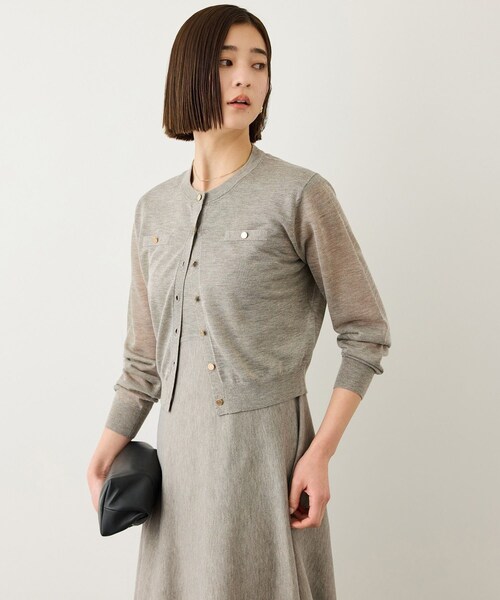 ROPE'(ロペ)の「LEVITA 金ボタンクルーネックシアーカーディガン/接触冷感・イージーケア(カーディガン/ボレロ・レディース・ブラック/ベージュ/レッド・F)」の11枚目の写真