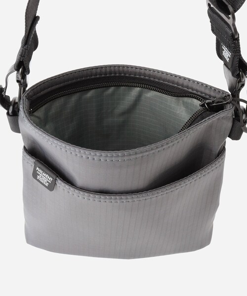 Saturdays NYC（サタデーズ ニューヨークシティ ）の「PHILMENT AT SACOCHE（ショルダーバッグ・メンズ・ブラック/グレー・F）」の17枚目の写真