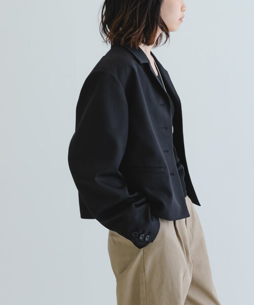 URBAN RESEARCH（アーバンリサーチ）の「new basic　ボックスショートジャケット（テーラードジャケット・レディース・BLACK/L.BEIGE・FREE）」の7枚目の写真