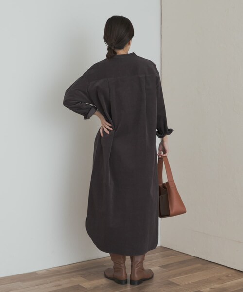 URBAN RESEARCH DOORS（アーバンリサーチドアーズ）の「『WEB/一部店舗限定カラー』『UR TECH』コーデュロイシャツワンピース（ワンピース・レディース・GREIGE/ORANGE/GRAY/L.BLUE/MUSTARD・S/M）」の14枚目の写真