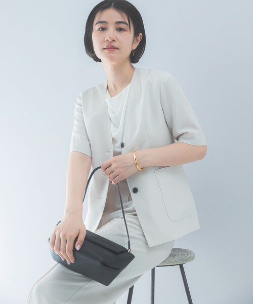 URBAN RESEARCH ROSSO(アーバンリサーチロッソ)の「クールタッチ 防シワ ハーフスリーブジャケット(ノーカラージャケット・レディース・GREIGE/DARK NAVY・Free)」の5枚目の写真