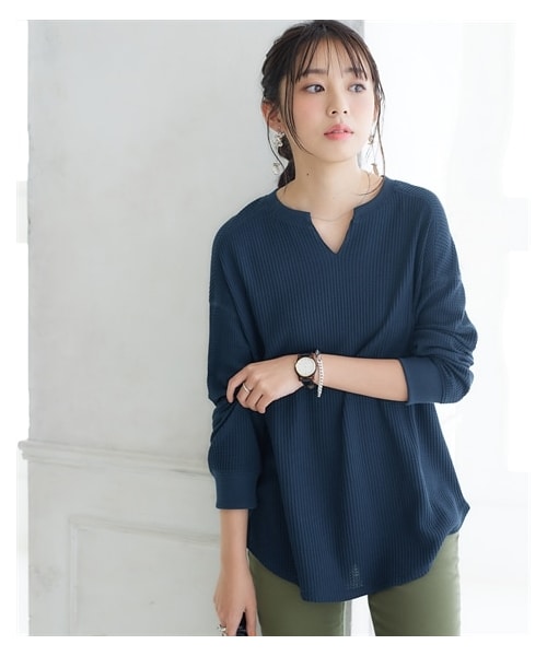 nissen（ニッセン）の「ワッフル素材キーネックトップス（UVカット）＜大きいサイズ有＞（Tシャツ/カットソー・レディース・ブラウン/ミルクベージュ/ネイビー/黒/グレープ/杢チャコールグレー/サックス/コーラルピンク/スティールネイビー/杢オートミール・S/M/L/LL/3L/4L/5L/6L/8L/10L）」の6枚目の写真
