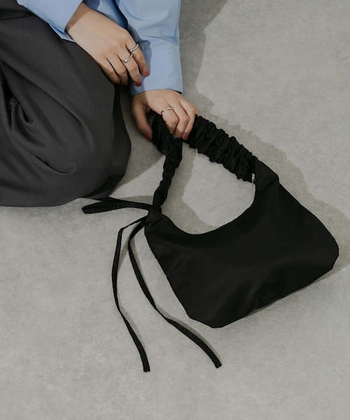 SMELLY（スメリー）の「ギャザーワンハンドルバッグ（ハンドバッグ・レディース・RED/IVO/BLK・-）」の2枚目の写真