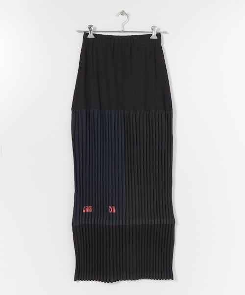 THE GOODLAND MARKET（ザグッドランドマーケット）の「SREU　ソフトプリーツロングSKIRT（スカート・レディース・Assort1/WHITE/BLACK/Assort2・M）」の2枚目の写真