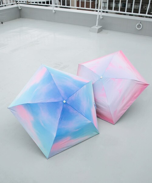 SMELLY（スメリー）の「【晴雨兼用】Wpc.　遮光軽量サンセットMINI（長傘・レディース・BLU/PNK・FREE）」の13枚目の写真