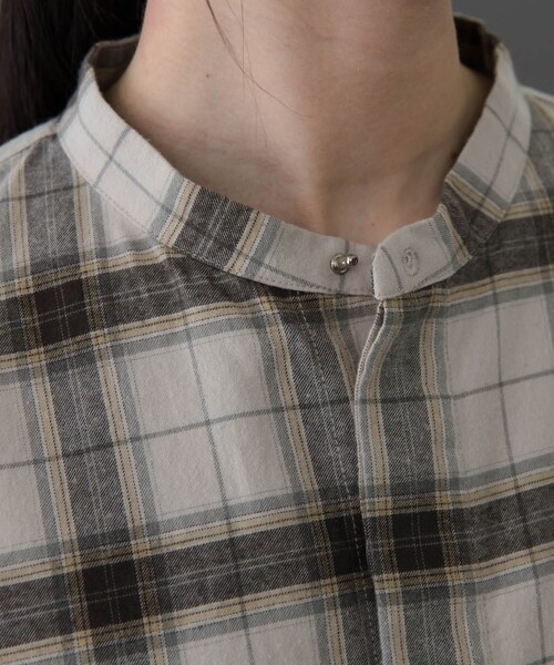 URBAN RESEARCH DOORS（アーバンリサーチドアーズ）の「FORK&SPOON　ブラッシュドチェックシャツ（シャツ/ブラウス・レディース・BLACK CHK/BEIGE CHK・1）」の18枚目の写真