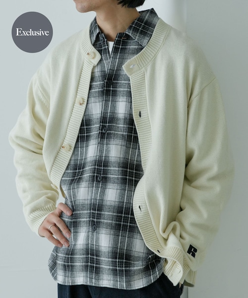 URBAN RESEARCH(アーバンリサーチ)の「『別注』RUSSELL ATHLETIC×UR CREW NECK CARDIGAN(カーディガン/ボレロ・メンズ・BLACK/IVORY・M/L)」の1枚目の写真