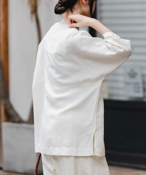 URBAN RESEARCH DOORS(アーバンリサーチドアーズ)の「FORK&SPOON プルオーバーブラウス(シャツ/ブラウス・レディース・OFF/BLACK/DARK BLUE・1)」の5枚目の写真