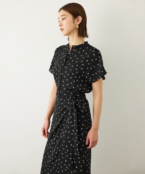 ROPE'(ロペ)の「【DEVEAUX(デヴォー)】ドットラップワンピース/イージーケア(ワンピース・レディース・ブラック系・F)」の1枚目の写真
