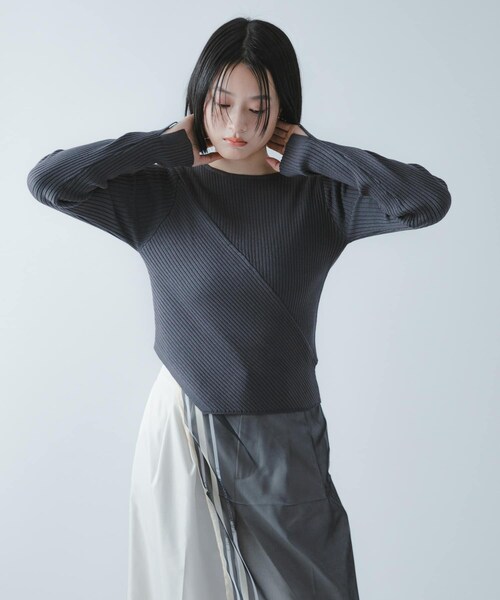 SENSE OF PLACE by URBAN RESEARCH(センスオブプレイスバイアーバンリサーチ)の「『洗濯可/防花粉』SKINProofアシメヘムボートネックセーター(ニット/セーター・レディース・CHARCOAL/IVORY/NAVY/PINK・One)」の16枚目の写真