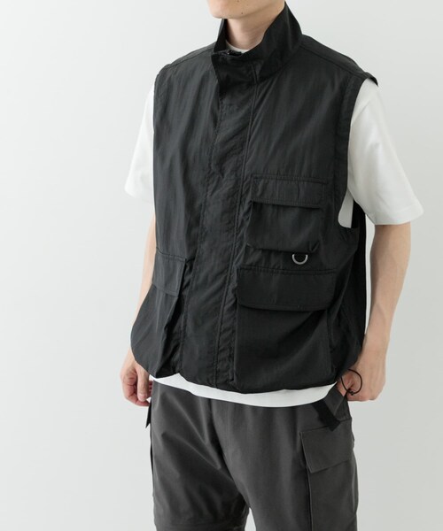ITEMS URBANRESEARCH（アイテムズ アーバンリサーチ）の「『セットアップ対応』スーパーライトナイロン2wayブルゾン（ブルゾン・メンズ・BLK/CHA・M/L）」の8枚目の写真