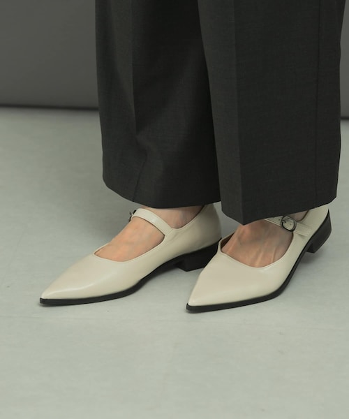 URBAN RESEARCH ROSSO（アーバンリサーチロッソ）の「MOHI　ストラップフラットシューズ（パンプス・レディース・MARRON/OFFWHITE・36/37/38）」の8枚目の写真
