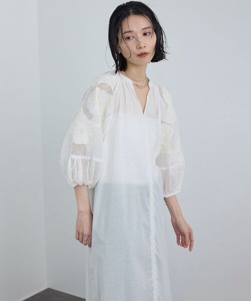 ADAM ET ROPE'(アダムエロペ)の「【WEB限定】ネット刺繍レースワンピース(ワンピース・レディース・ブラック/オフホワイト・F)」の1枚目の写真