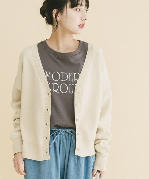 ITEMS URBANRESEARCH（アイテムズ アーバンリサーチ）の「『イージーケア』スウェットライクVネックカーディガン（ニット/セーター・レディース・OFF/MIMOSA/LVD/NVY・Free）」の6枚目の写真
