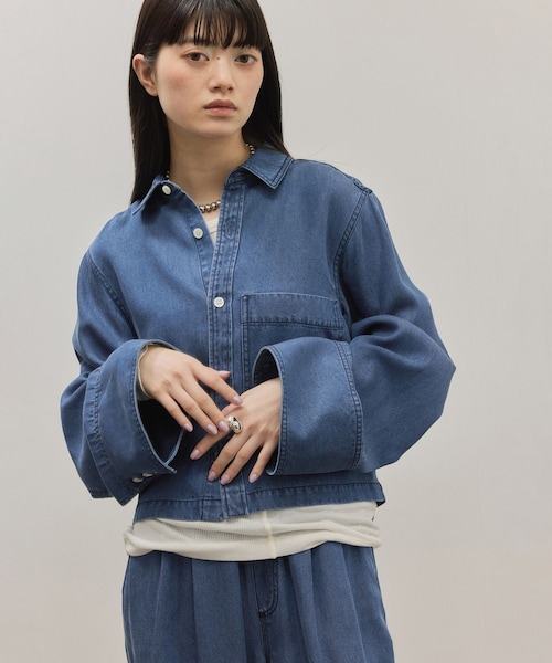 ADAM ET ROPE'(アダムエロペ)の「ライトデニムシャツ(シャツ/ブラウス・レディース・ブラック/ブルー系/サックス・F)」の4枚目の写真