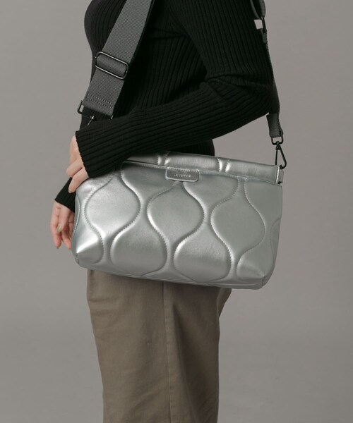 URBAN RESEARCH Sonny Label（アーバンリサーチサニーレーベル）の「LE VERNIS　キルティングクラッチ（クラッチバッグ・レディース・モカ/ブラック/シルバー・one）」の3枚目の写真