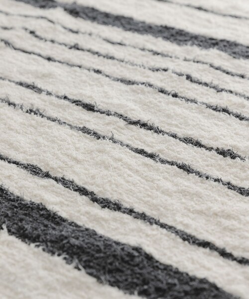 URBAN RESEARCH DOORS（アーバンリサーチドアーズ）の「『別注』JARAPA×DOORS LIVING PRODUCTS　ボーダーラグ 170×240（インテリア雑貨・メンズ・CHARCOAL/LIGHT BLUE・L）」の6枚目の写真