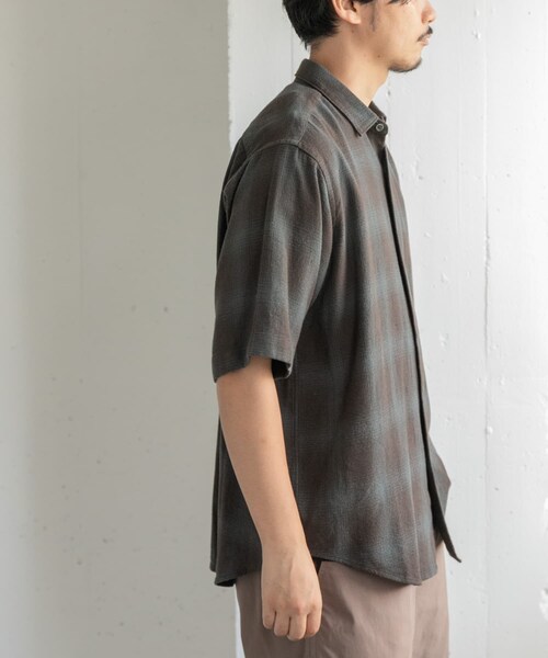 URBAN RESEARCH DOORS(アーバンリサーチドアーズ)の「FORK&SPOON オンブレチェックショートスリーブシャツ(シャツ/ブラウス・メンズ・BLU×BRN/BEG×KHK・4/5)」の4枚目の写真