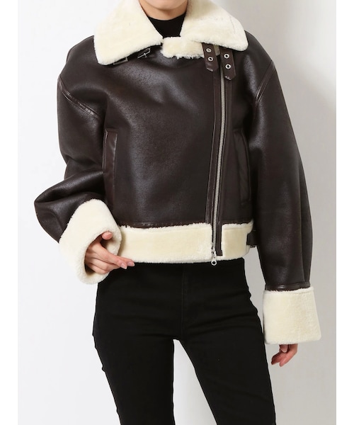 MURUA（ムルーア）の「ショートエアリーフェイクムートンジャケット