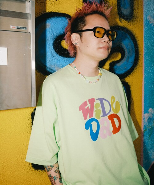 URBAN RESEARCH（アーバンリサーチ）の「Wide Dad　GRAPHIC T-SHIRTS WITH HATCH（Tシャツ/カットソー・メンズ・ASH GRAY/LIMEGREEN/NAVY・1/2）」の2枚目の写真