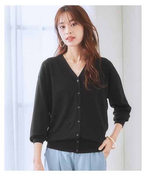 nissen（ニッセン）の「【ひんやり接触冷感】抜け感Ｖネックカーディガン（ＵＶカット・毛玉になりにくい・遮熱）<大きいサイズ有>（カーディガン/ボレロ・レディース・黒/オフホワイト/杢グレー/セージグリーン/ブルーグレー/ネイビー/ペールラベンダー/ダスティグリーン/ライム/ベージュ/グレージュ・S/M/L/LL/3L/4L/5L/6L）」の8枚目の写真