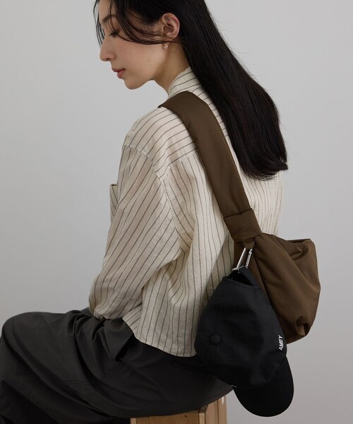 ADAM ET ROPE'(アダムエロペ)の「【WEB限定】撥水ノットショルダー(ショルダーバッグ・レディース・ブラック/ブラウン・F)」の6枚目の写真