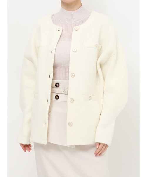 dazzlin（ダズリン）の「レトロプチボタンミドルカーディガン（カーディガン/ボレロ・レディース・アイボリー/チャコールグレー/グリーン/ベージュ/オフホワイト・F）」の4枚目の写真