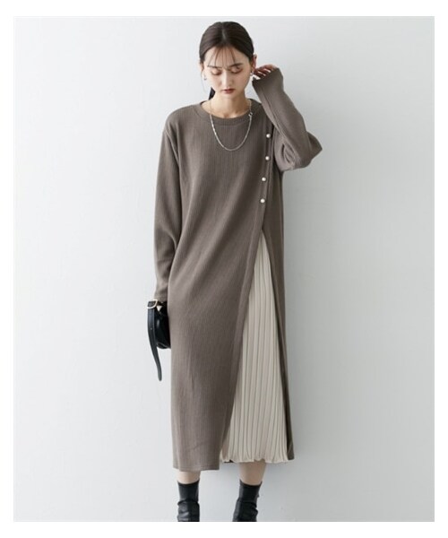 nissen（ニッセン）の「ふんわりリブニットソー　プリーツ切替ワンピース（ワンピース・レディース・ブラック/モカ/ネイビー/グレージュ・M/L/LL/3L/4L/5L/6L）」の4枚目の写真
