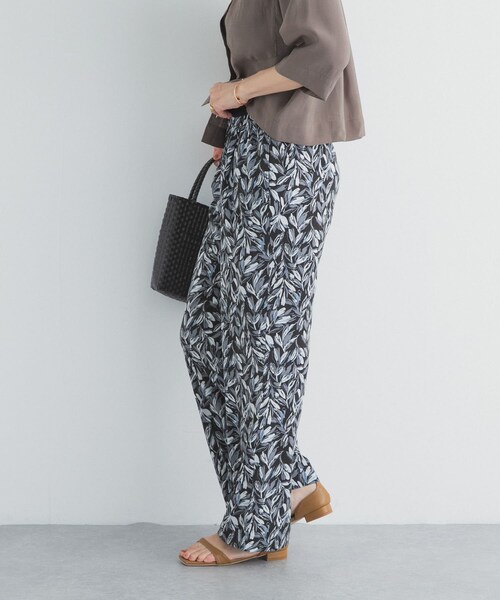 URBAN RESEARCH DOORS(アーバンリサーチドアーズ)の「ボタニカルプリントイージーパンツ(その他パンツ・レディース・BLACK/KHAKI・Free)」の9枚目の写真
