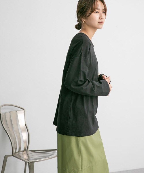 KBF(ケイビーエフ)の「アシメネックカットソー(Tシャツ/カットソー・レディース・OFF/BLUEGRAY/BLACK・one)」の16枚目の写真