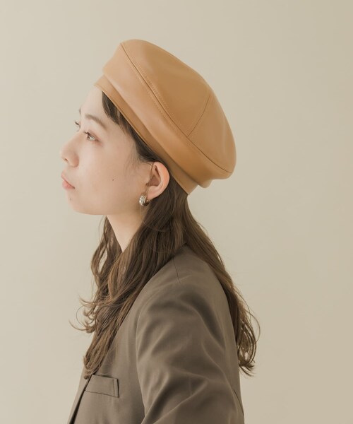SMELLY（スメリー）の「フェイクレザーバックルベレー（ハンチング/ベレー帽・レディース・BLK/CML・-）」の19枚目の写真
