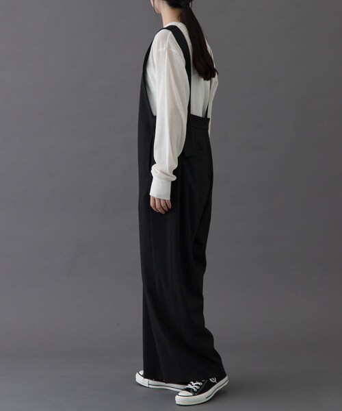 URBAN RESEARCH DOORS（アーバンリサーチドアーズ）の「FORK&SPOON　Uネックプラケットオーバーオール（ワンピース・レディース・BLACK/NAVY・1/2）」の5枚目の写真