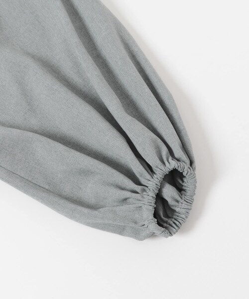 URBAN RESEARCH ROSSO（アーバンリサーチロッソ）の「F by ROSSO　イージーケアバルーンスリーブブラウス（シャツ/ブラウス・レディース・SAND BEIGE/GRAY/NAVY・FREE）」の13枚目の写真