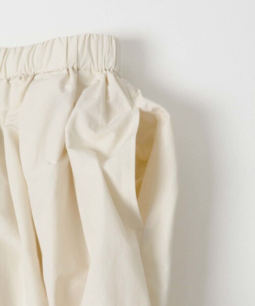 URBAN RESEARCH（アーバンリサーチ）の「ギャザーボリュームスカート（スカート・レディース・IVORY/BLACK・Free）」の16枚目の写真