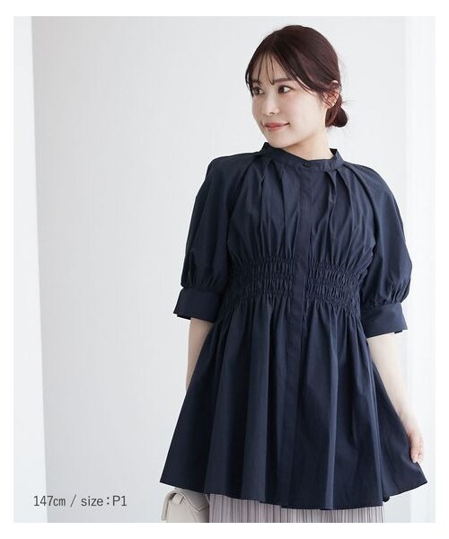 nissen（ニッセン）の「小さいサイズ　綿混シャーリングギャザーチュニック　低身長さん・小柄女性（シャツ/ブラウス・レディース・グレー/パープル/ネイビー・P1/P2）」の2枚目の写真