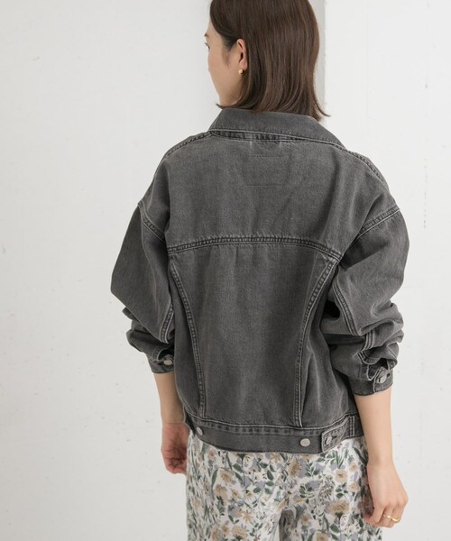 URBAN RESEARCH DOORS（アーバンリサーチドアーズ）の「Levi’s　90s TRUCKER（デニムジャケット・レディース・ライトインディゴ/ブラック・S）」の5枚目の写真