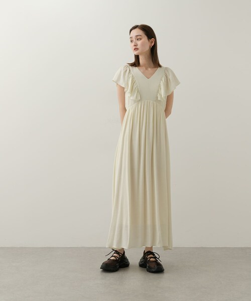 SENSE OF PLACE by URBAN RESEARCH(センスオブプレイスバイアーバンリサーチ)の「Vネックウエストマークフリルワンピース(ワンピース・レディース・BLACK/IVORY/L.BLUE・COMPACT/one)」の9枚目の写真